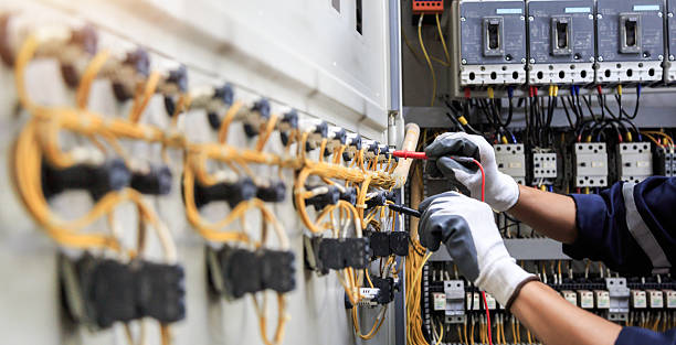 Professional Electrician technician working in Cresskill, NJ